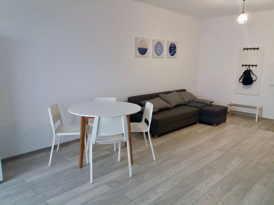 Inchiriez apartament  langa Vivo