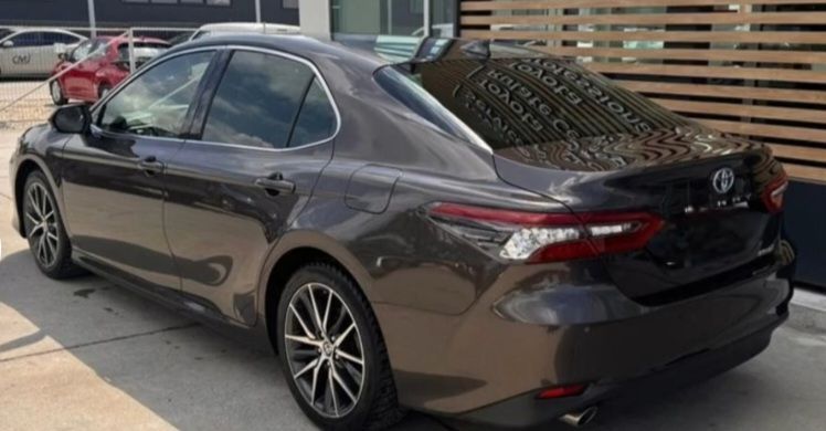 Toyota Camry Primul proprietar.  Varianta de lux, Garantie pana in anul 2031