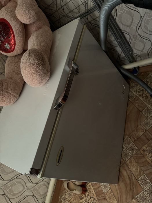 Продам морозильник renova
