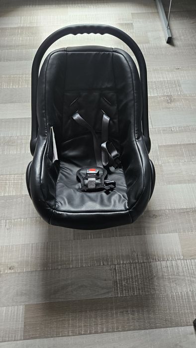 Детско  кожено  столче за кола