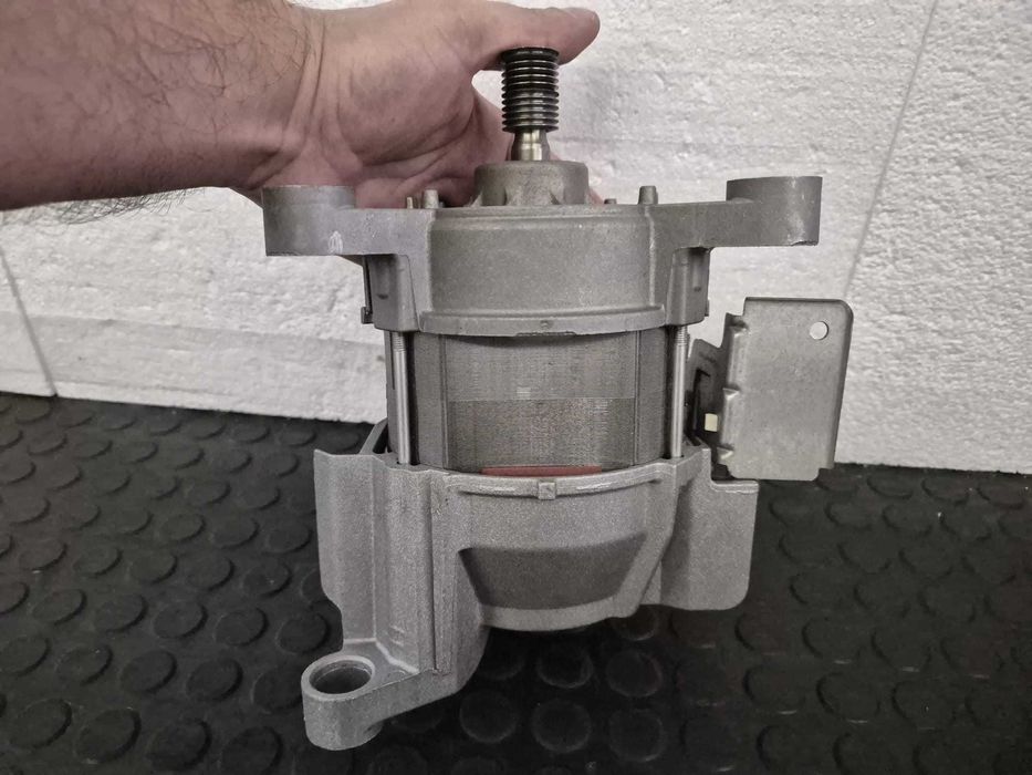 Motor 3 prinderi masina de spalat Whirlpool Indesit , 6 pini /R27