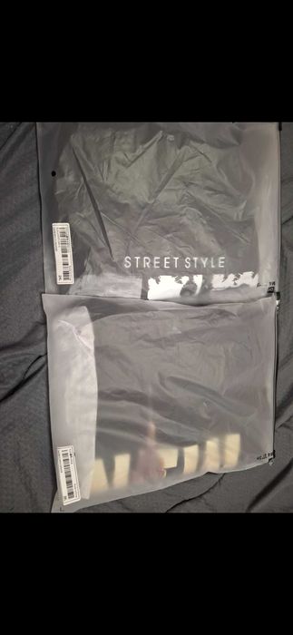 Четири тениски и два клина големи номера