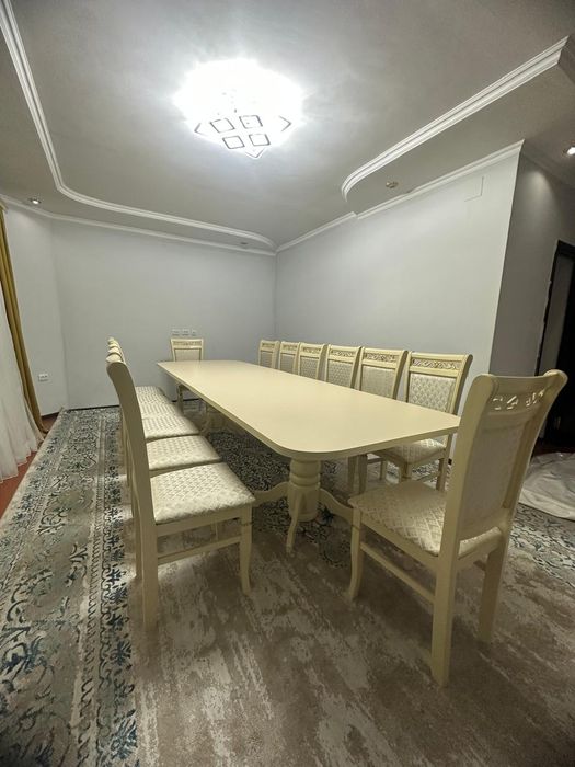 Стол стул свет молочный