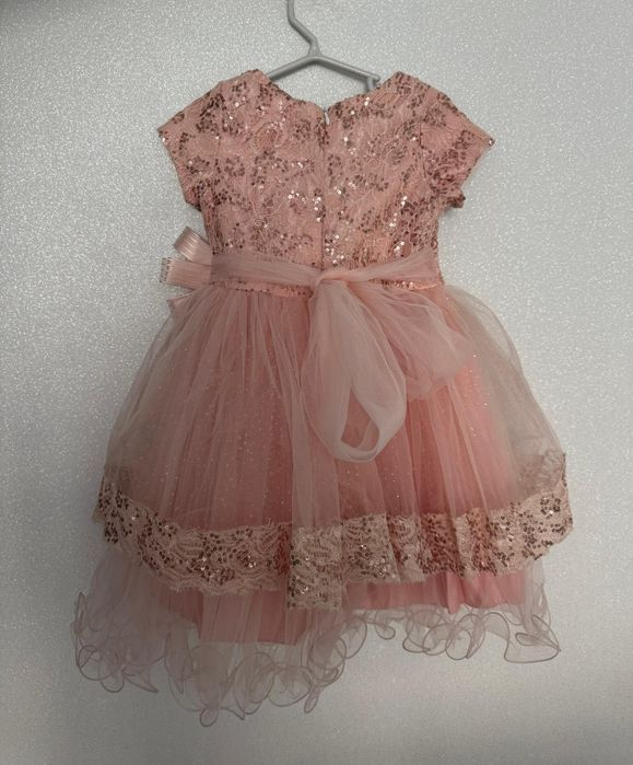 Продаётся платье для девочек.