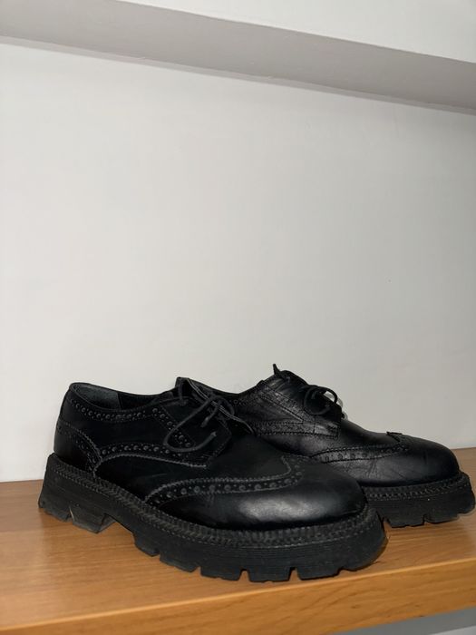 Продам женские ботинки