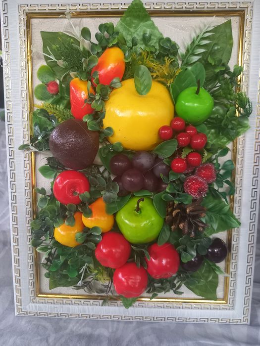 Картины - композиции из фруктов.