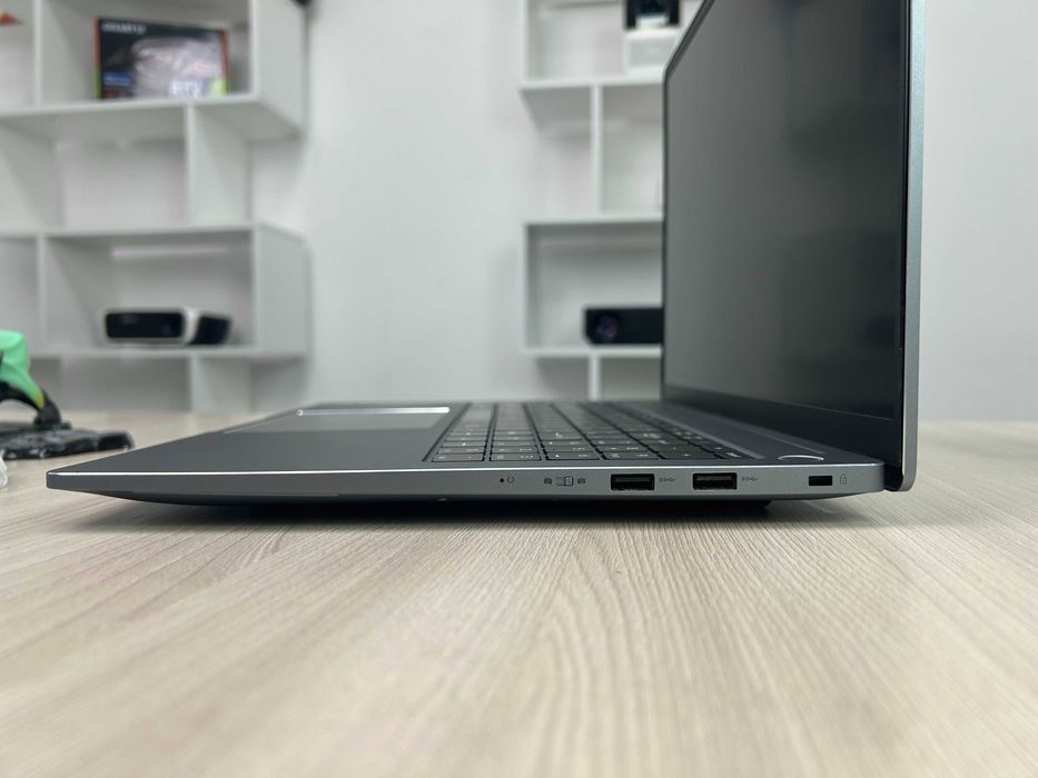 Продается ноутбук Zentek AMD Vision 8845HS