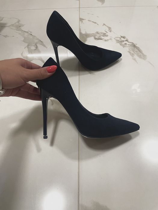 Тъмносини велурени токчета