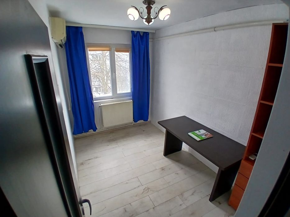 Inchiriez apartament 3 camere zona Milcov.