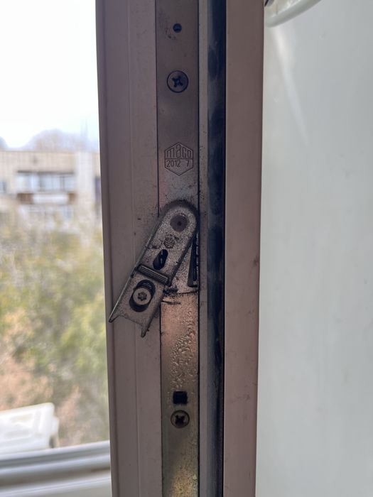 Балконнная дверь с окном