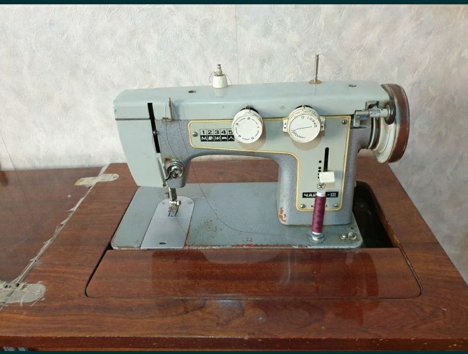 Чайка - 3 швейная машинка с тумбой
