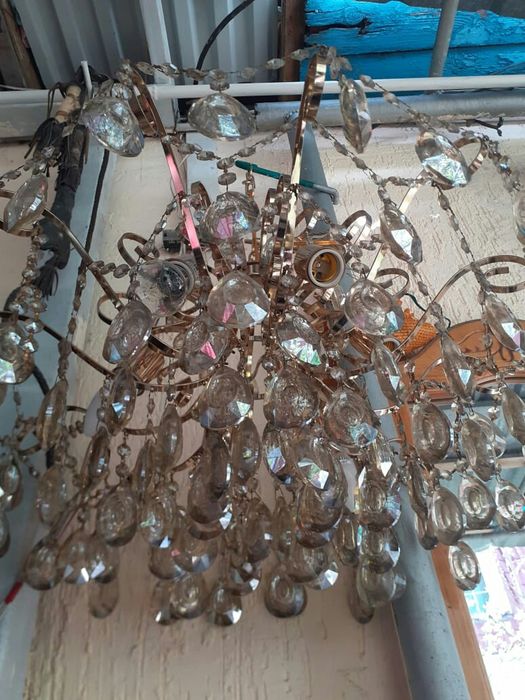 Люстра красивая,большая продаю