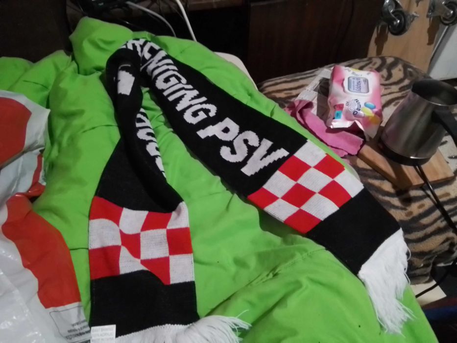 Продавам колекционерски футболни шалове!12 лв.бр.