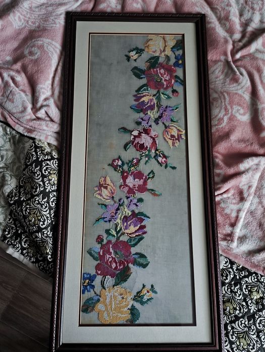 Картины вышитые в рамах