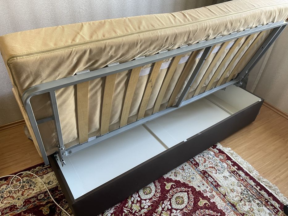 Диван в гостинную или спальню