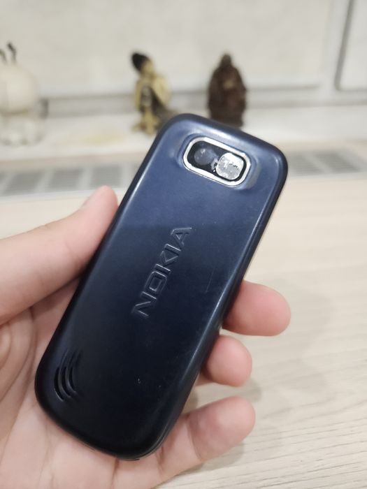 Nokia 2600 classic с зарядным устройством