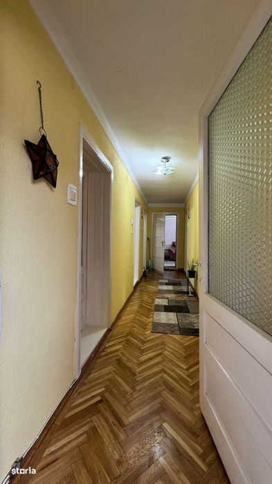 Casă Cu 9 Camere In Rucăr, Teren 1.187 Mp – Potențial Turistic |