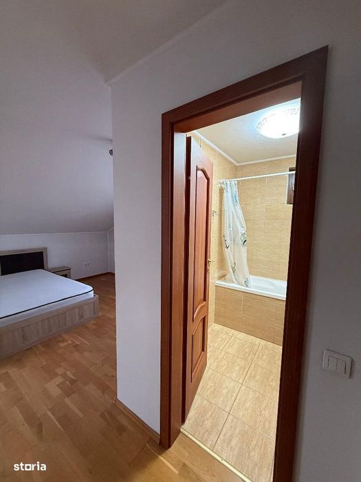 De vanzare Apartament 4 camere cu scara interioara zona Cetate-Piata.