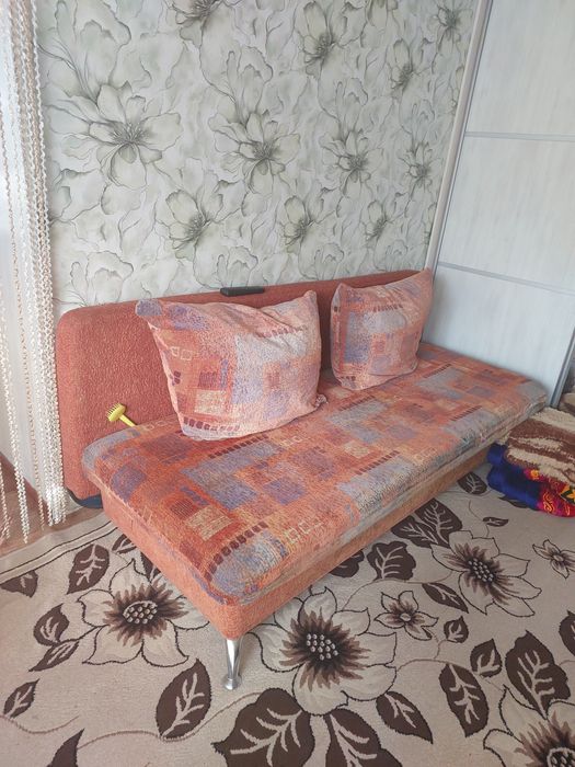 Продам диван и стулья