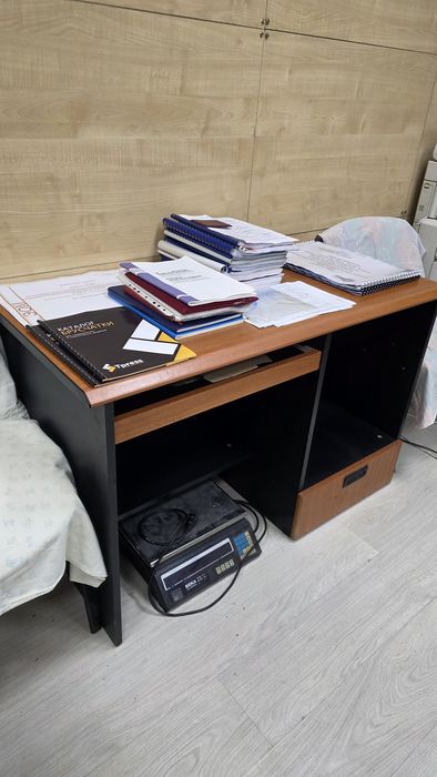 Продам рабочий стол б/у