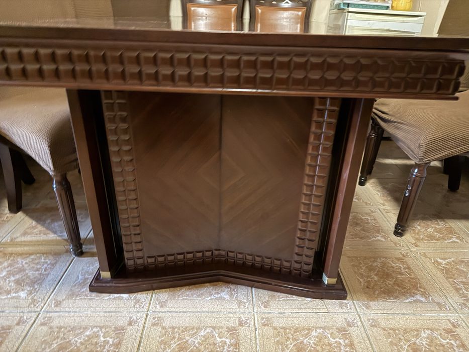 Vând masa luxoasă din lemn masiv pentru sufragerie