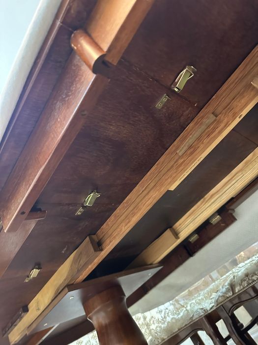 Деревянный стол и стулья в комплекте