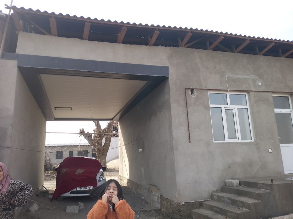Yangi qurilgan xovli joy sotiladi