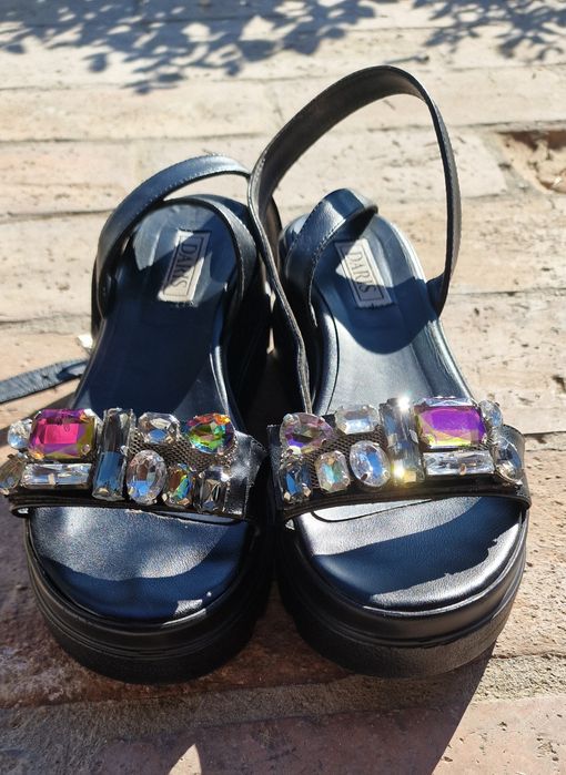 Дамски сандали с камъни