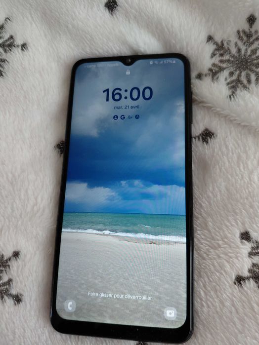 Samsung A04 телефон