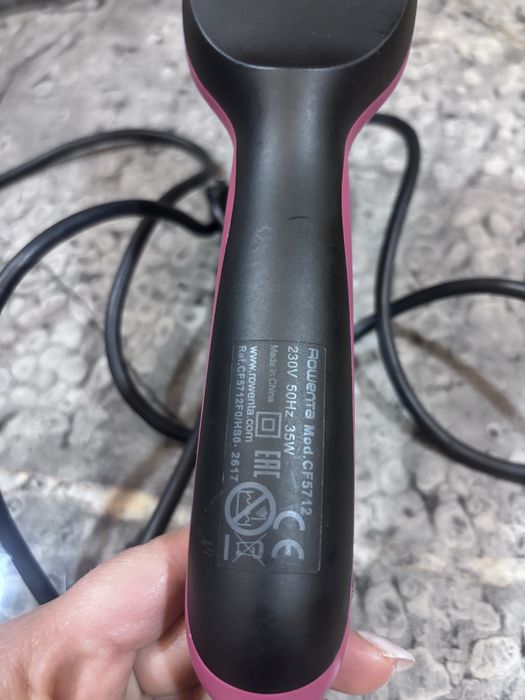 Това е четка за изправяне на коса Rowenta Instant Straight