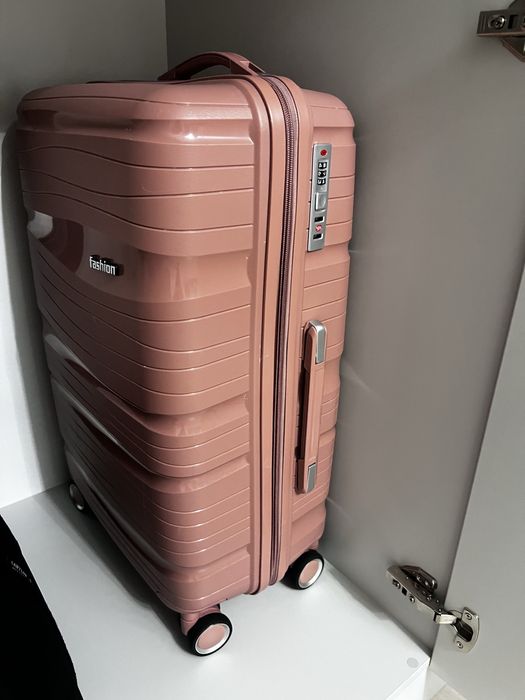 Продам срочно чемодан!