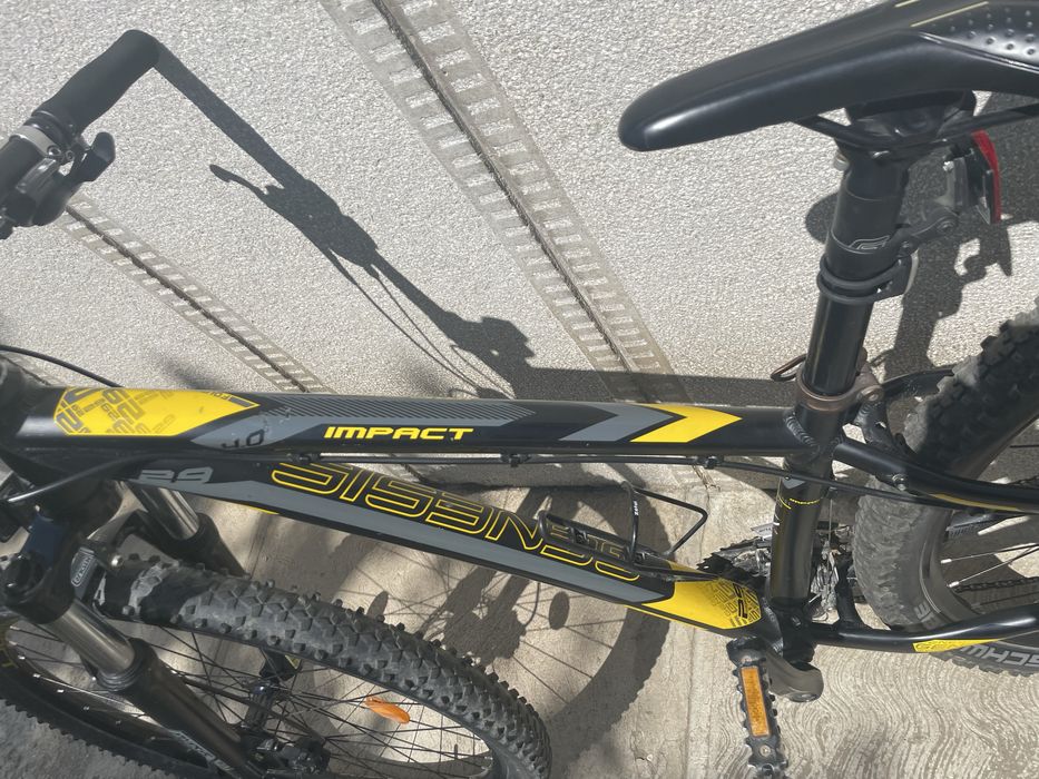 Vând bicicleta Genesis