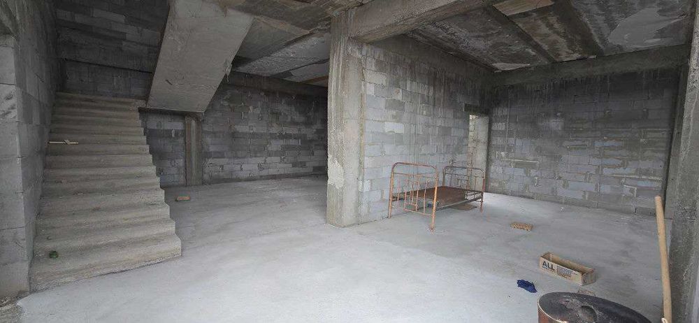 Bo'stonliq tumanida 10 sotix uy joy sotilad.