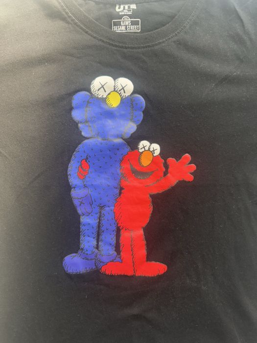 Продам футболки Uniqlo x Kaws