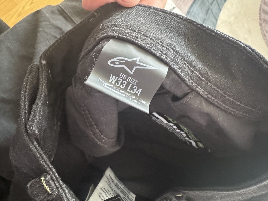 Мото яке, дънки и ръкавици Alpinestars