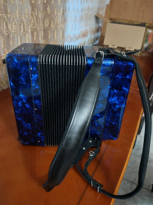 Продается баян новый Этюд