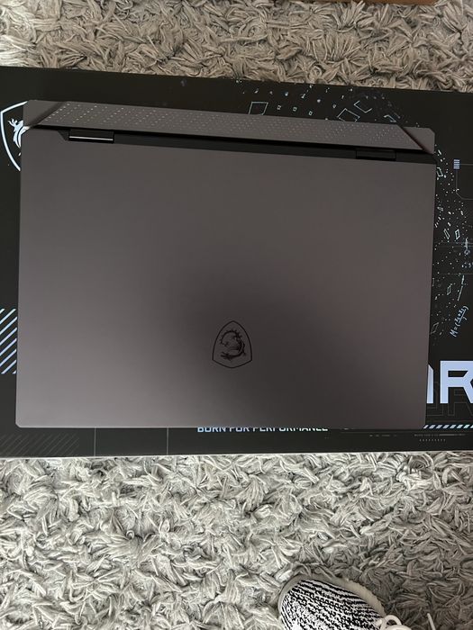 MSI Vector 18 HX AI   RTX 5080 16GB   Ultra 9 275HX  32GB DDR5  2TB SSD  QHD+ 240Hz + Accesorii