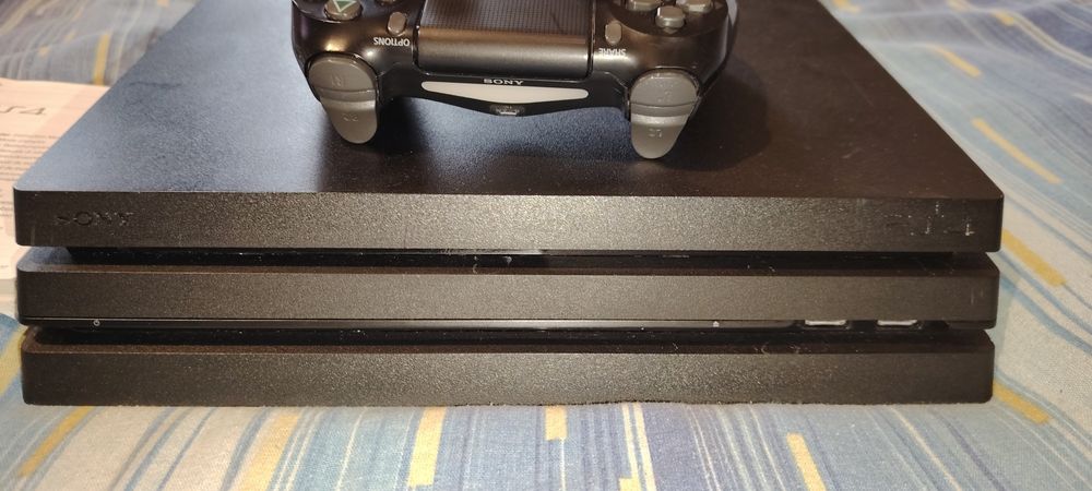 Ps4 pro 1T с 1 игра и джойстик