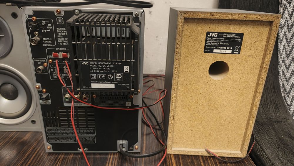 Музыкальный центр JVC.