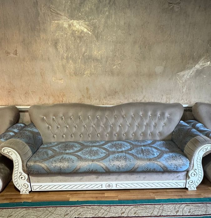 Продам диван  с креслами