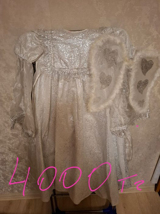 Продам платье,костюм ангела и лоферы