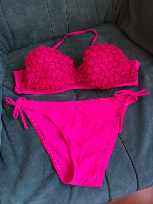 Vând costume de baie