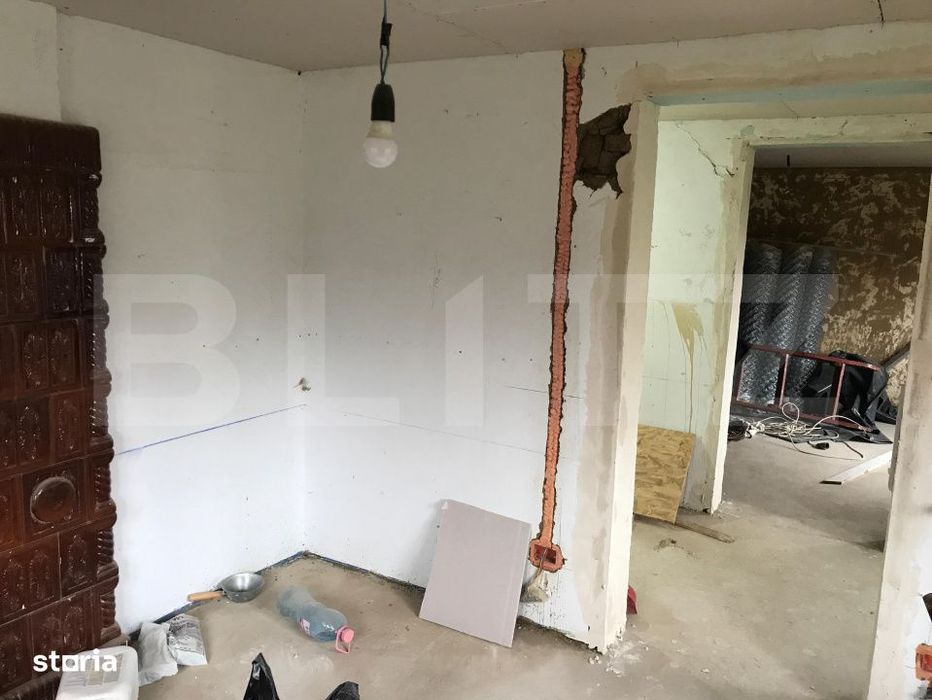 Casa batraneasca,partial renovata,loc. Meresti,3400mp teren