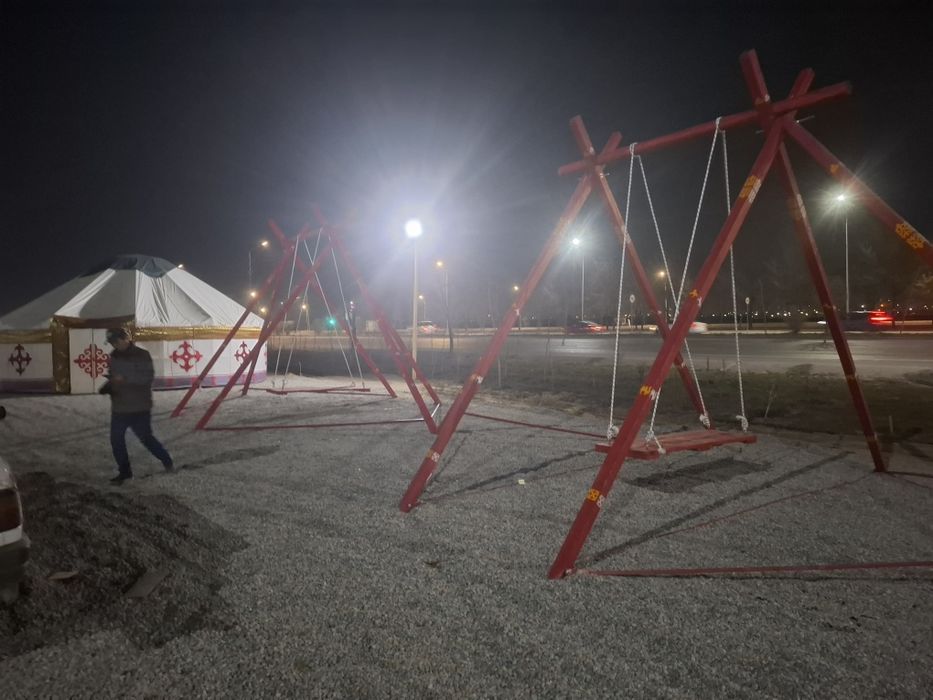 Алтыбакан качели