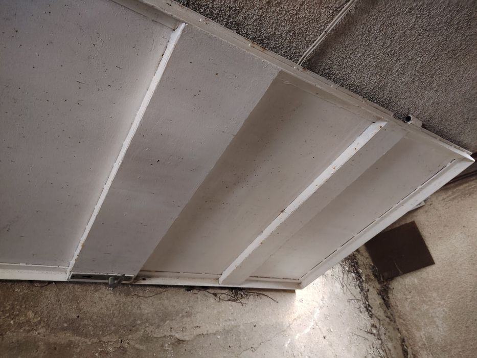 Метална врата и каса