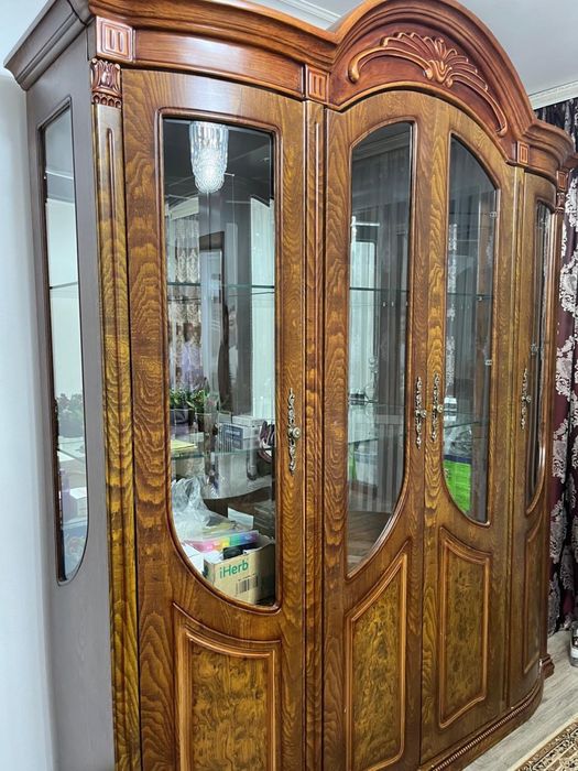 Продам шкаф для посуды в хорошем состоянии