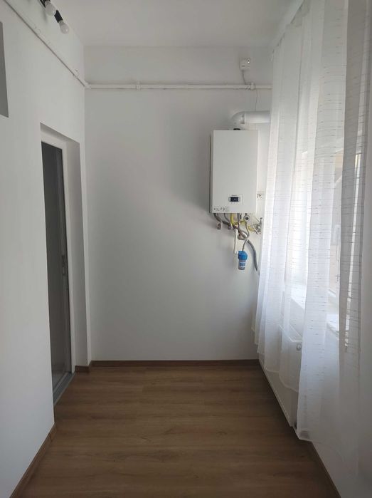 Apartament doua camere  cu curte comuna.