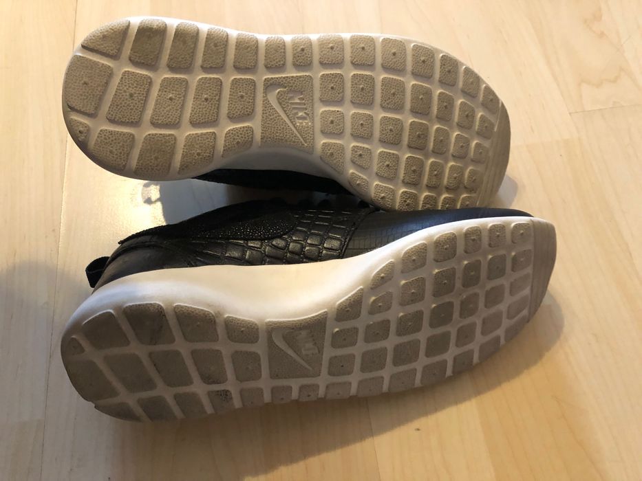 Pantofi sport dama Nike din piele negri marime 40,5