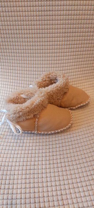 Пантофи от агнешка кожа и вълна