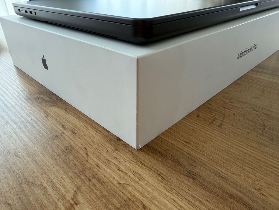 ЧИСТО НОВ MacBook Pro 16" M4 PRO Chip 14-CPU/20-GPU/48GB RAM/512GB SSD
